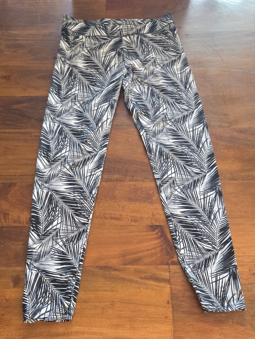 PINK Victoria's Secret Black and White Palm-Print Leggings Size Small Flawed